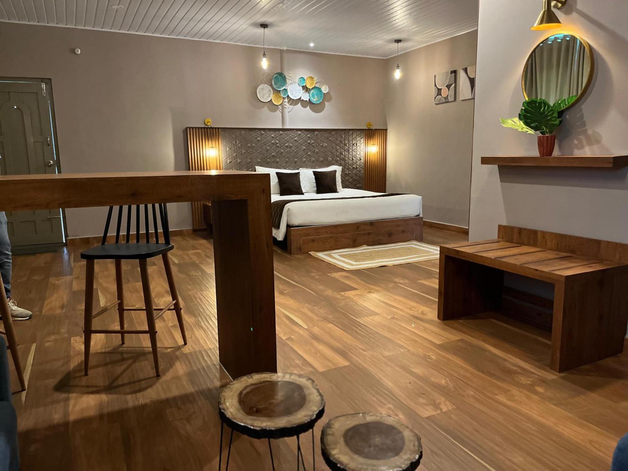Misty Courtyard Resort Chinnakanal Екстер'єр фото