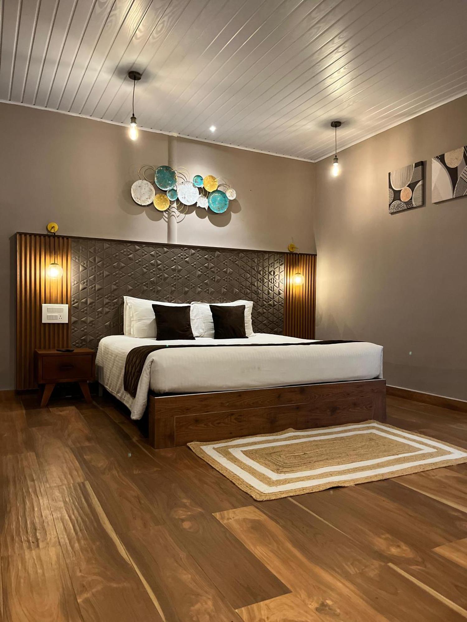 Misty Courtyard Resort Chinnakanal Екстер'єр фото