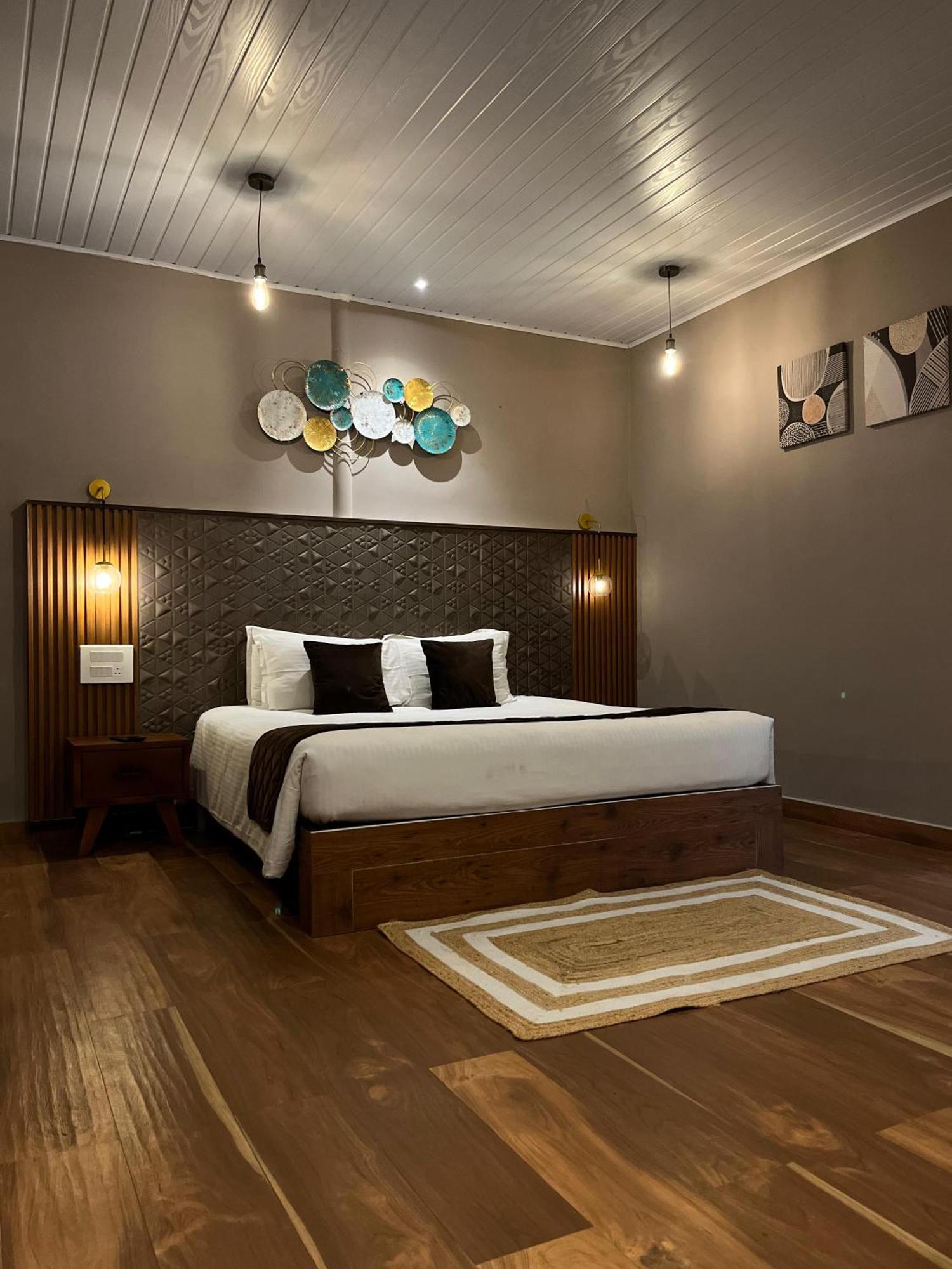 Misty Courtyard Resort Chinnakanal Екстер'єр фото