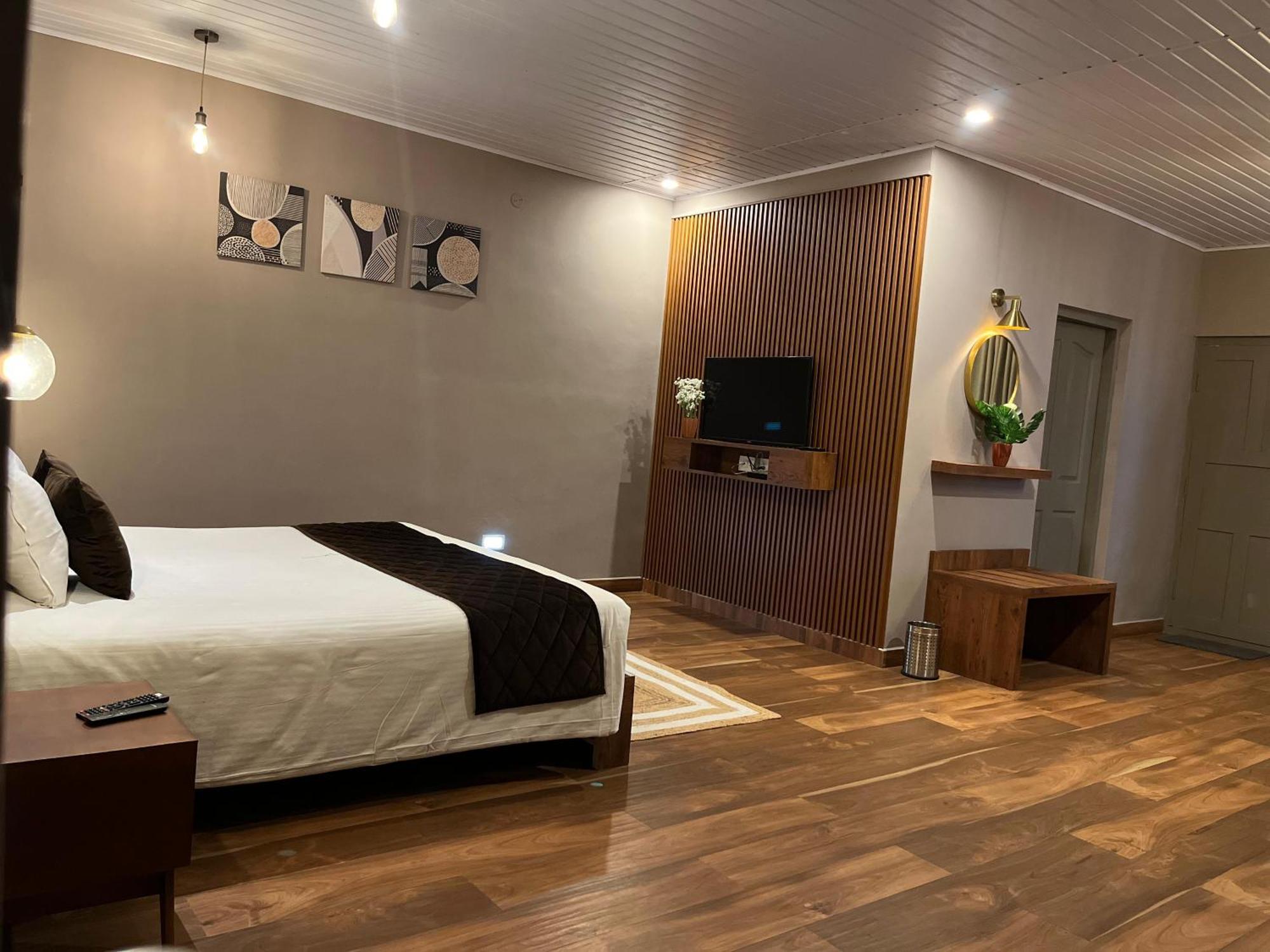 Misty Courtyard Resort Chinnakanal Екстер'єр фото