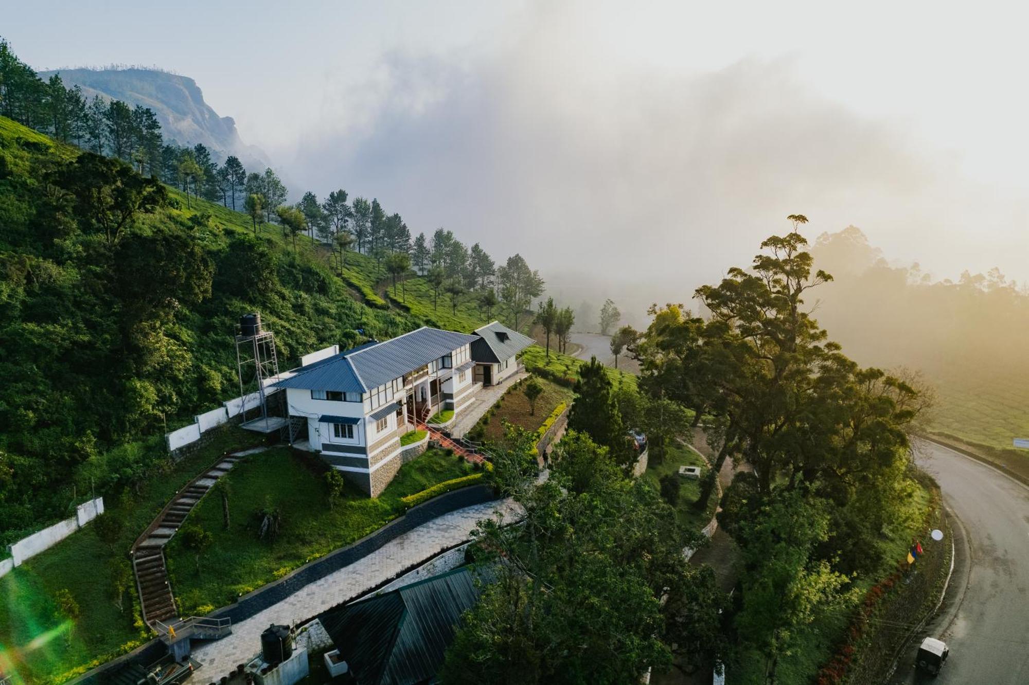 Misty Courtyard Resort Chinnakanal Екстер'єр фото