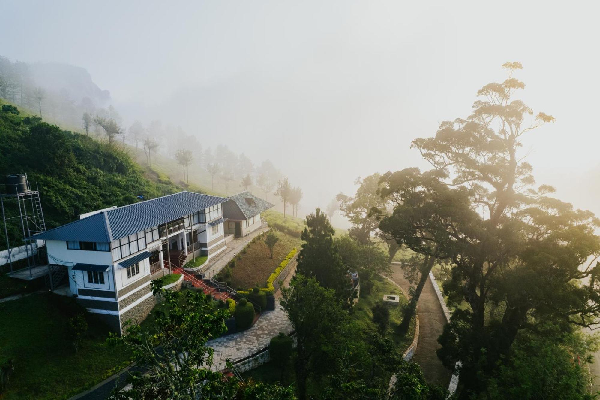 Misty Courtyard Resort Chinnakanal Екстер'єр фото